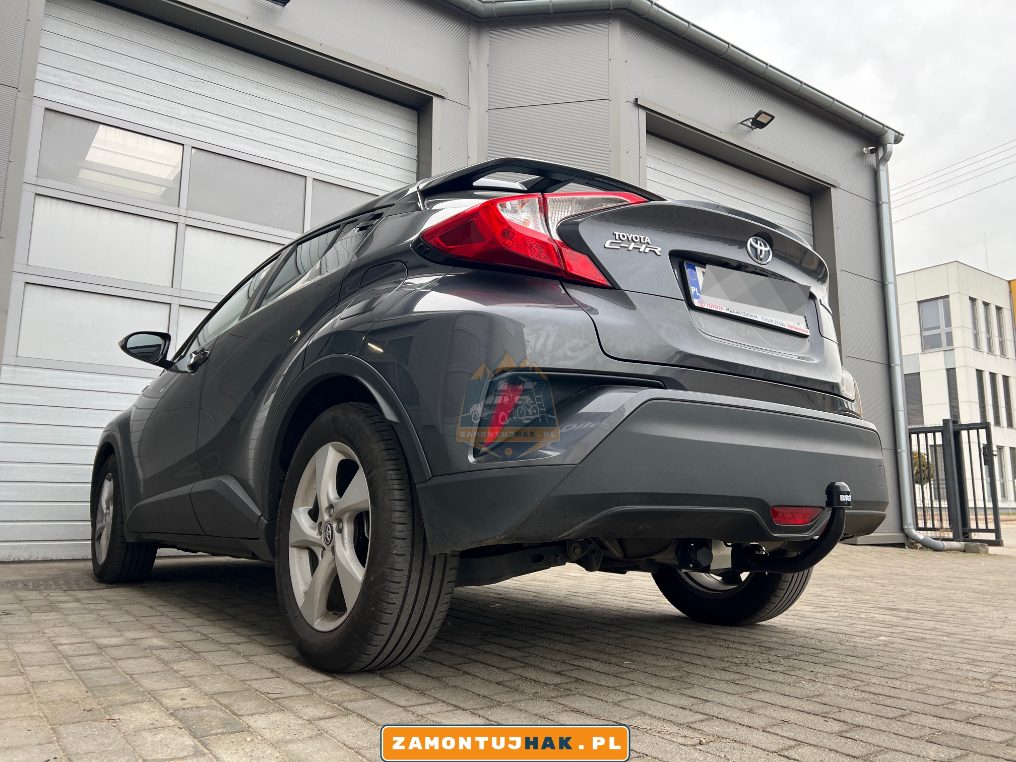 Bezpieczne i solidne mocowanie haka Brink w Toyota C-HR